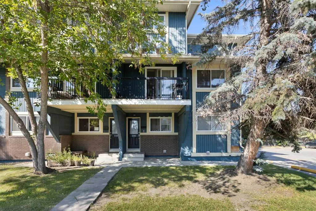 2200 Woodview Drive SW, #209