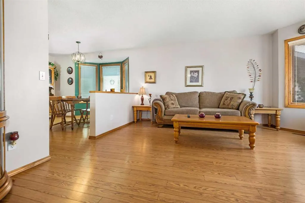 45 Costa Mesa Close NE
