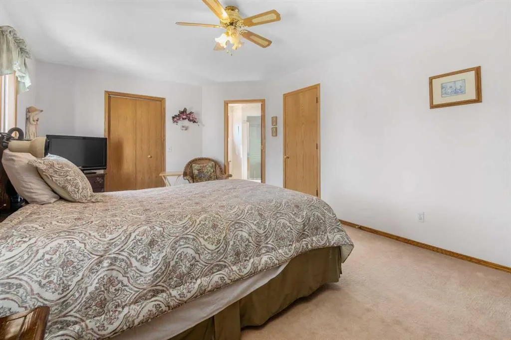 45 Costa Mesa Close NE