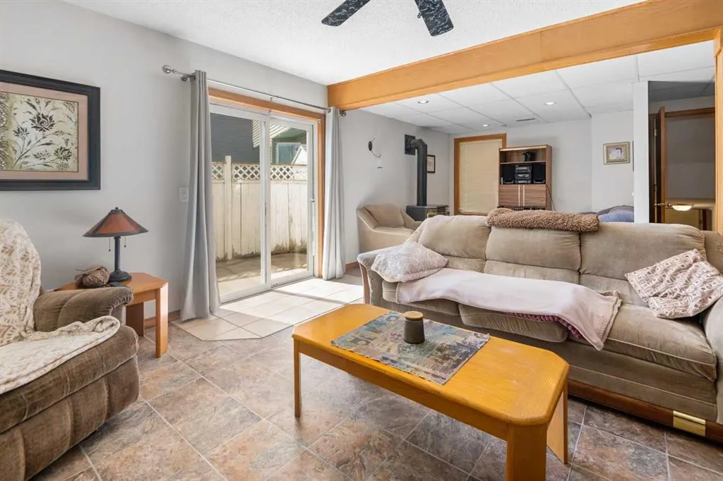 45 Costa Mesa Close NE