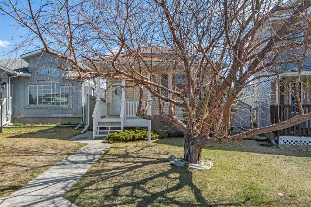45 Costa Mesa Close NE