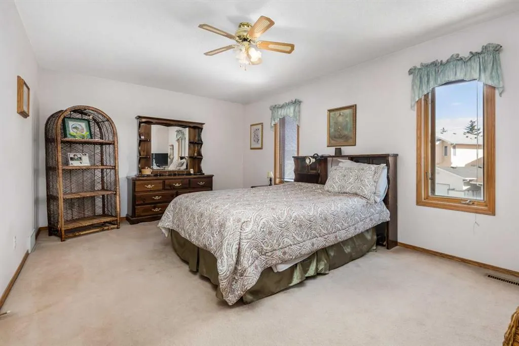45 Costa Mesa Close NE