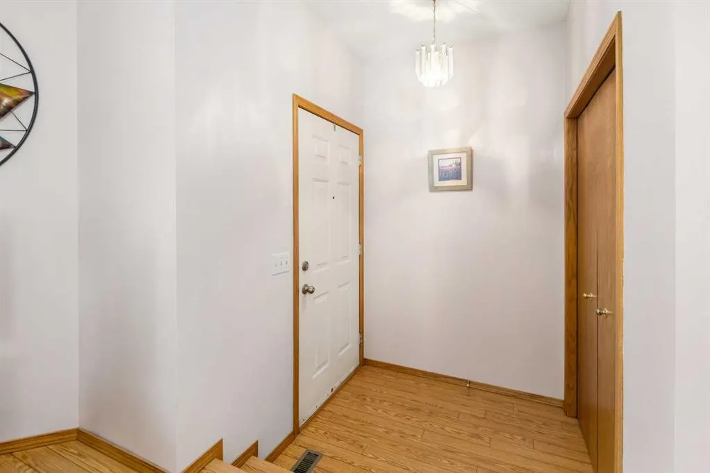 45 Costa Mesa Close NE