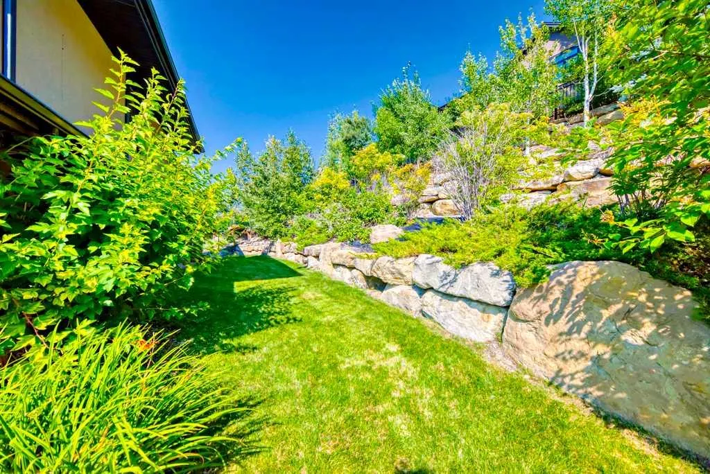 16 Spring Valley Way SW