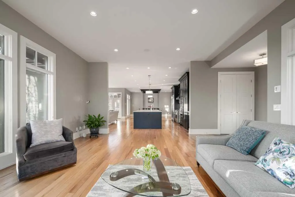 16 Spring Valley Way SW