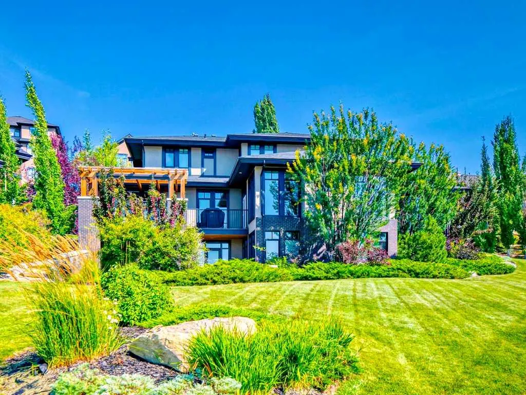 16 Spring Valley Way SW