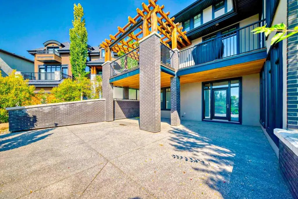 16 Spring Valley Way SW