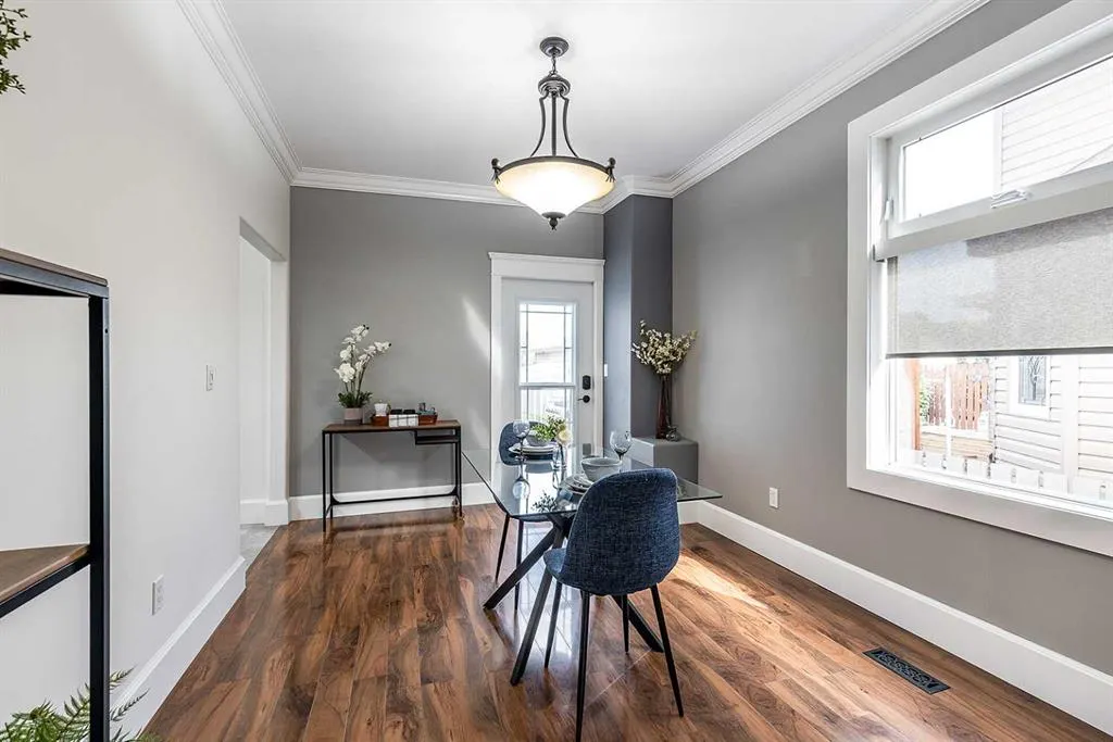 42 4 Street SE