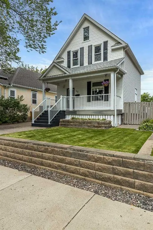 42 4 Street SE