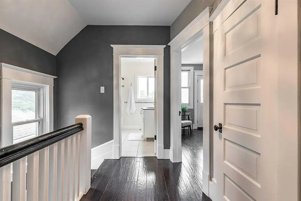 42 4 Street SE
