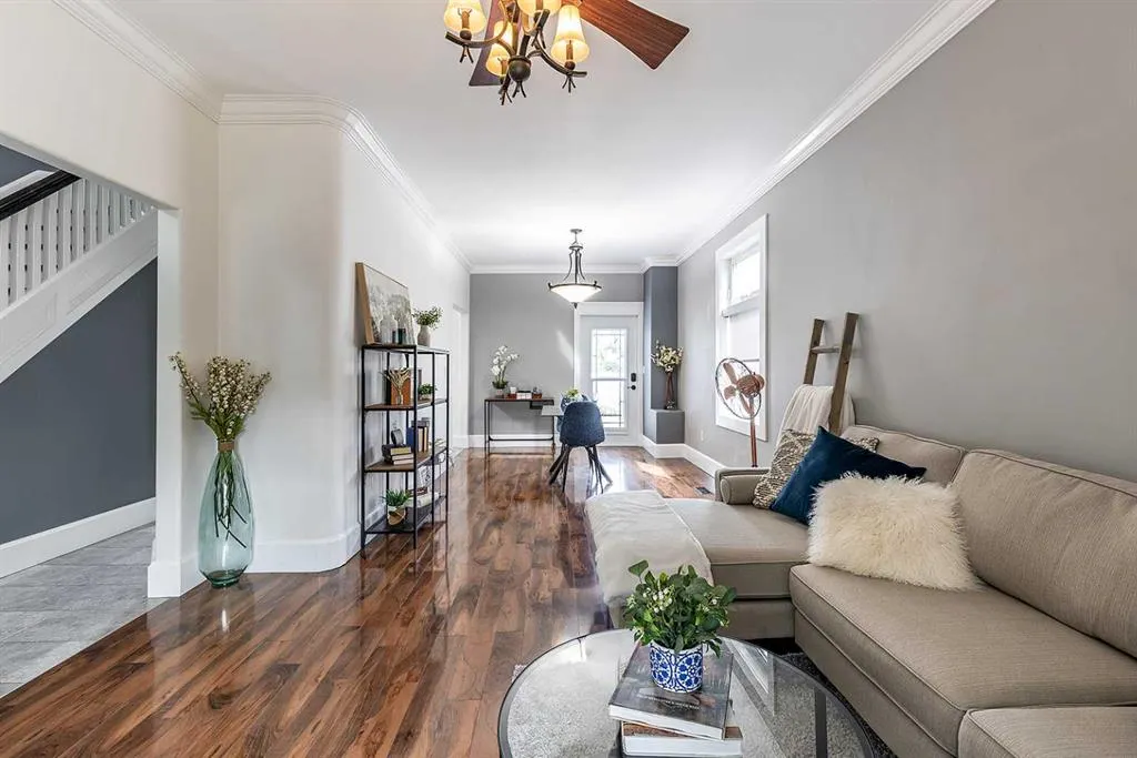 42 4 Street SE
