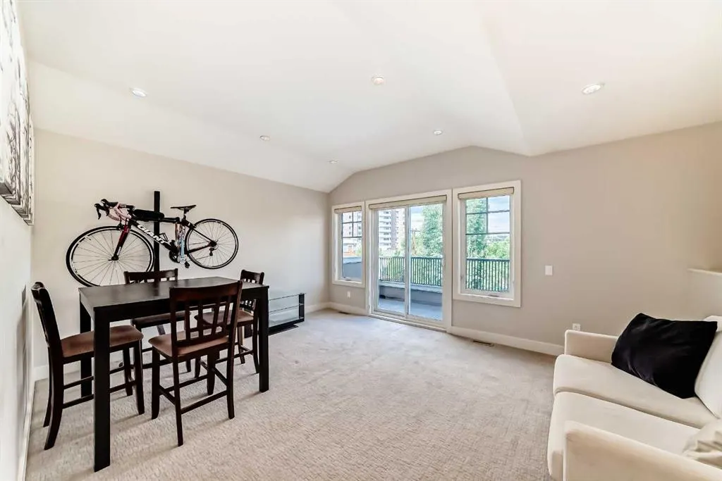 924 3 Avenue NW, #2