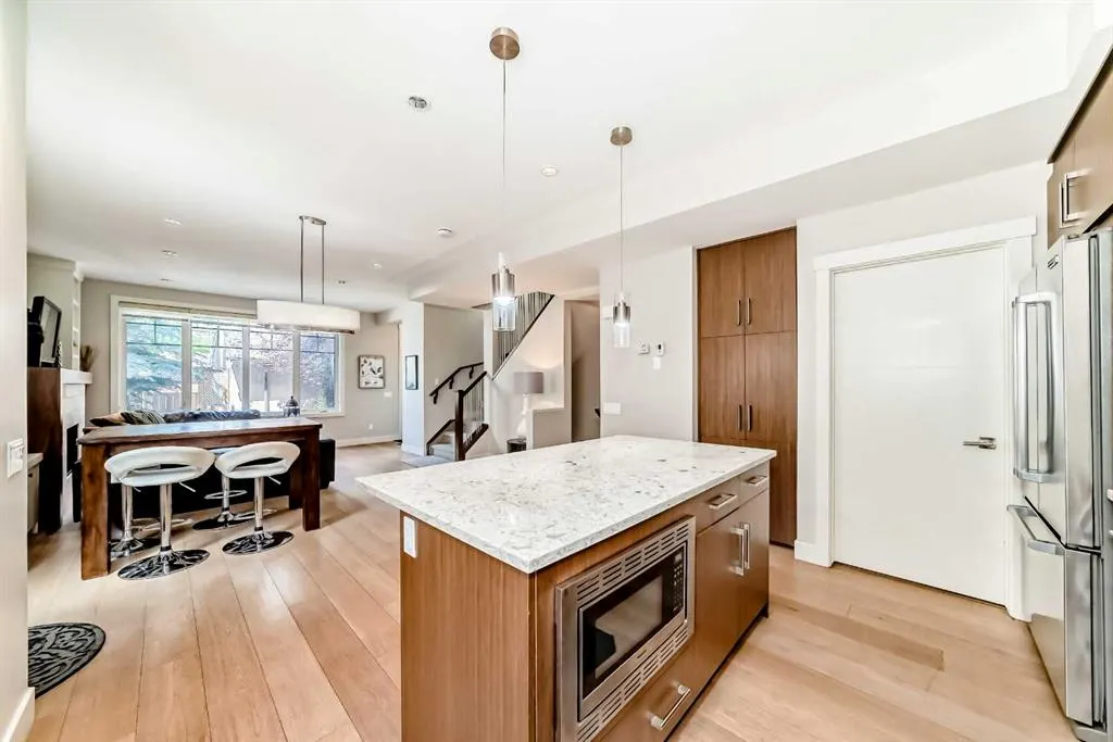 924 3 Avenue NW, #2