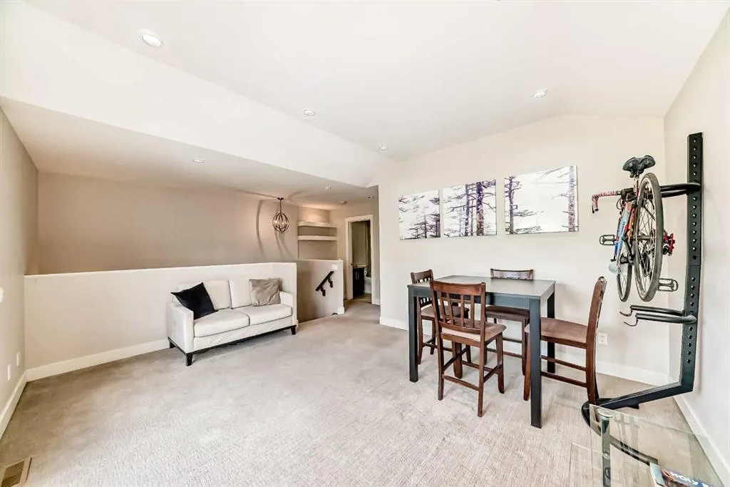 924 3 Avenue NW, #2