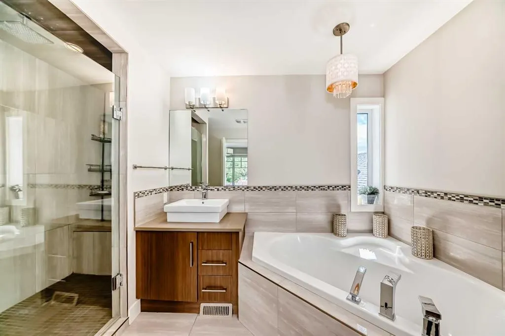 924 3 Avenue NW, #2