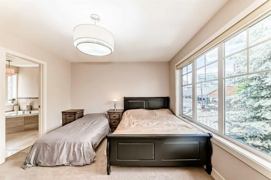 924 3 Avenue NW, #2