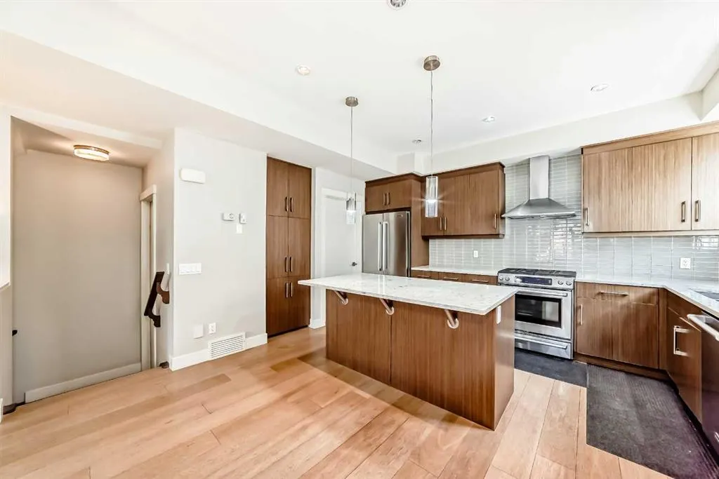 924 3 Avenue NW, #2