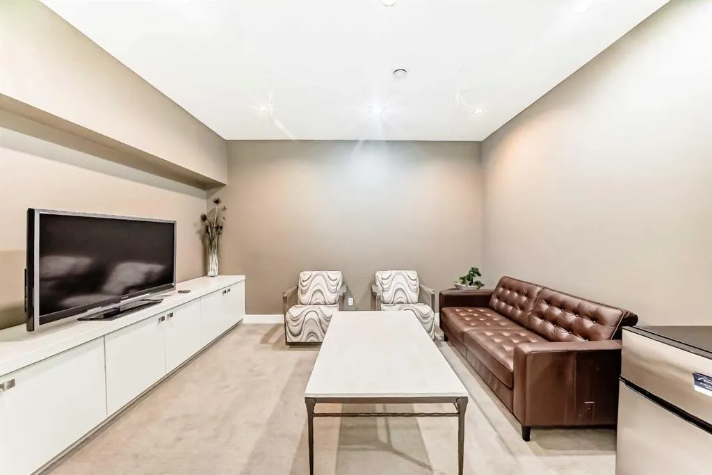 924 3 Avenue NW, #2