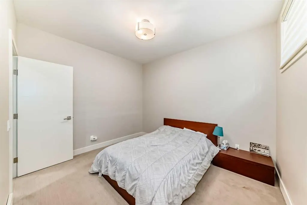 924 3 Avenue NW, #2