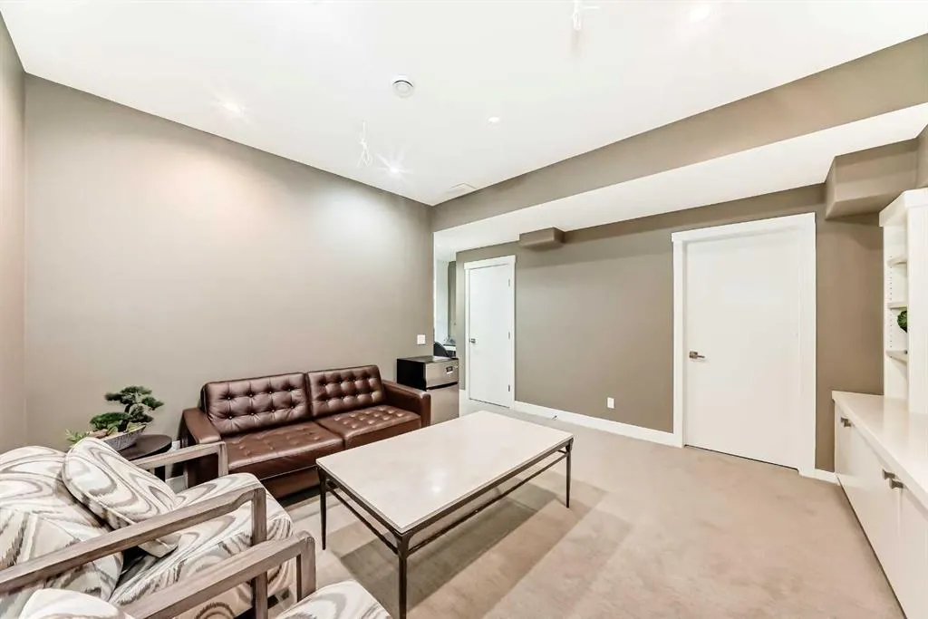 924 3 Avenue NW, #2