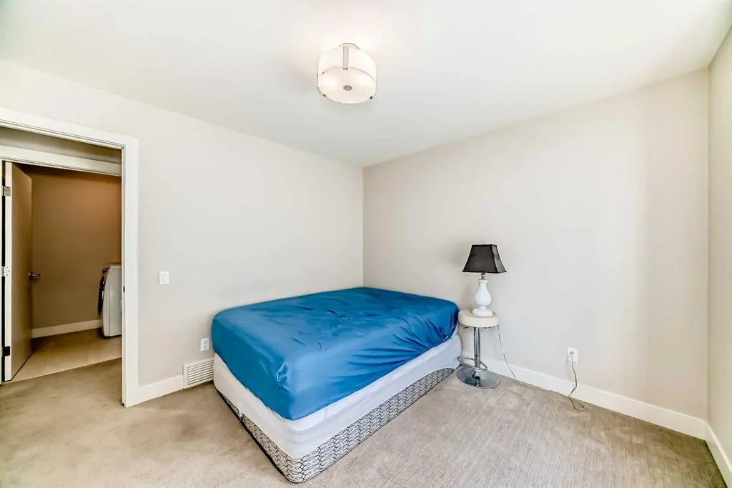 924 3 Avenue NW, #2
