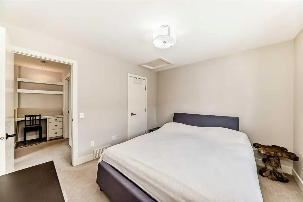 924 3 Avenue NW, #2