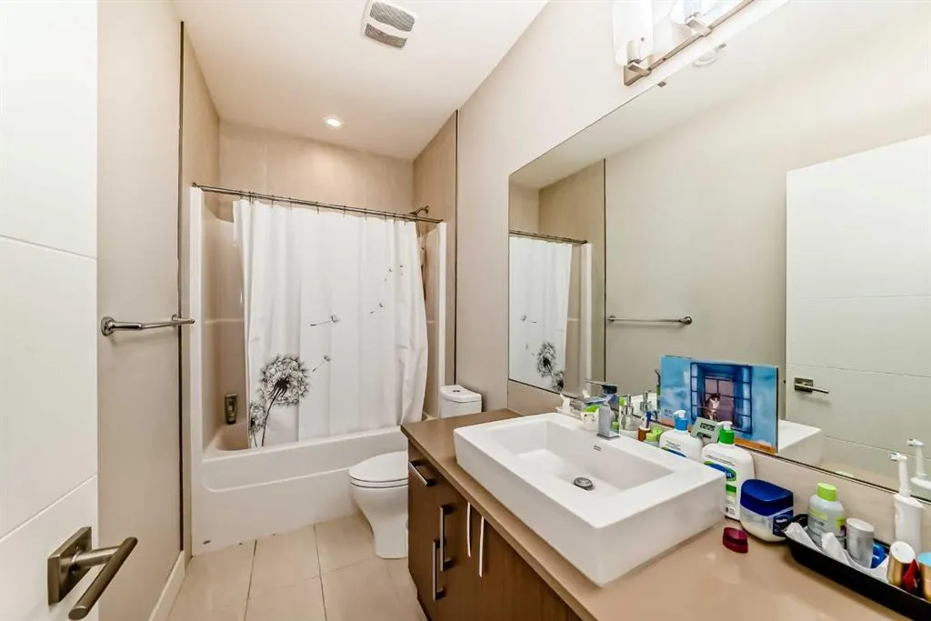 924 3 Avenue NW, #2