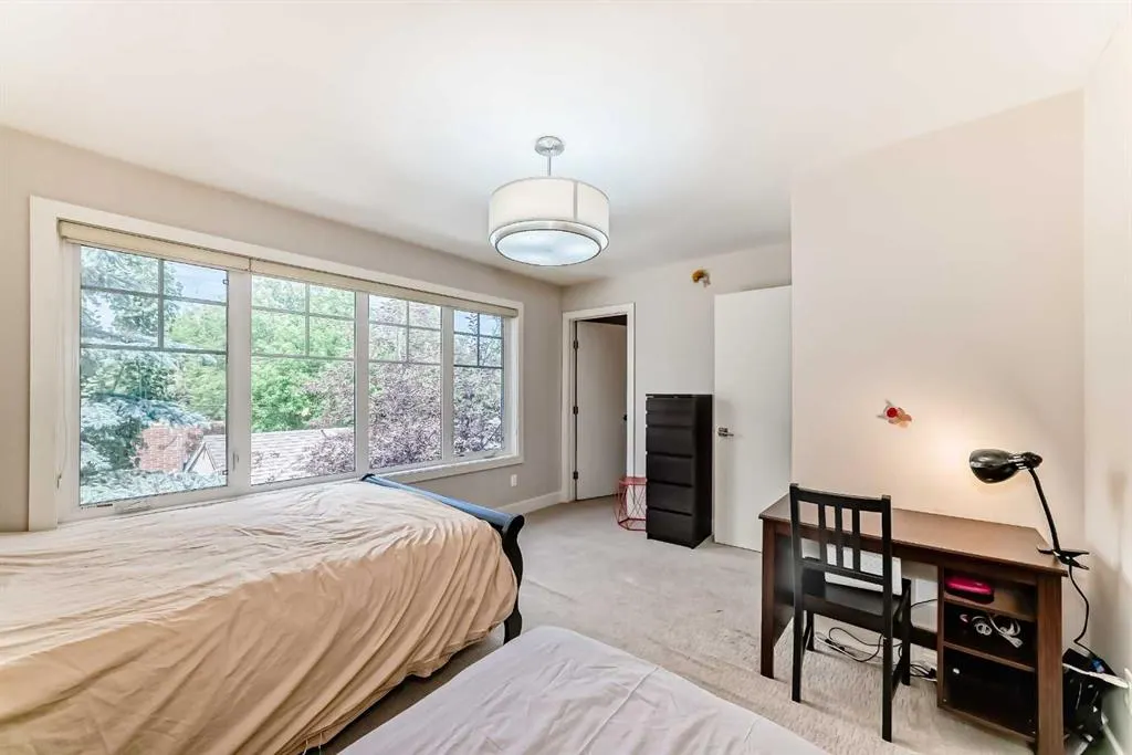 924 3 Avenue NW, #2