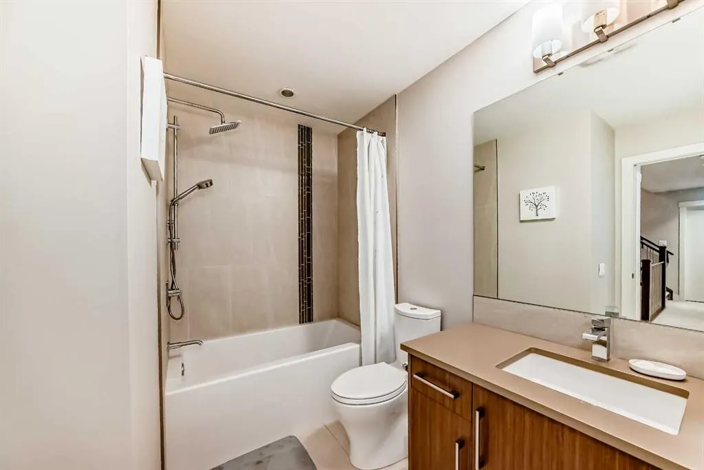 924 3 Avenue NW, #2