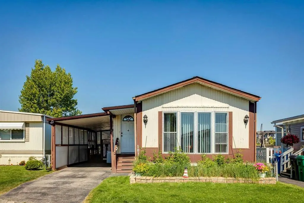 99 Arbour Lake Road NW, #101
