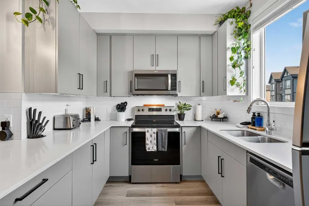 16 Evanscrest Park NW, #104
