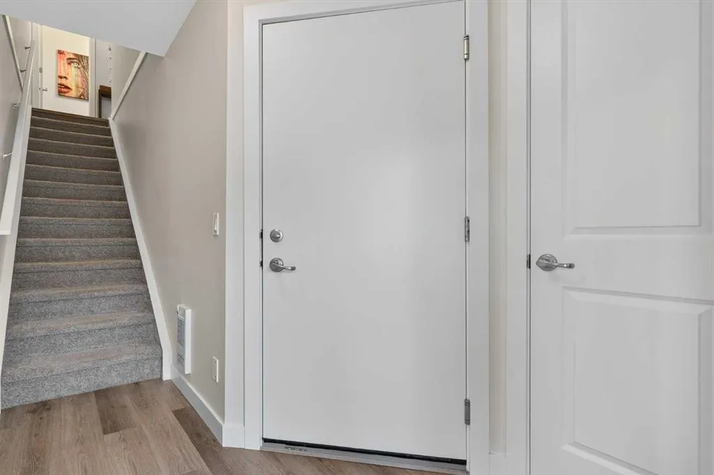 16 Evanscrest Park NW, #104