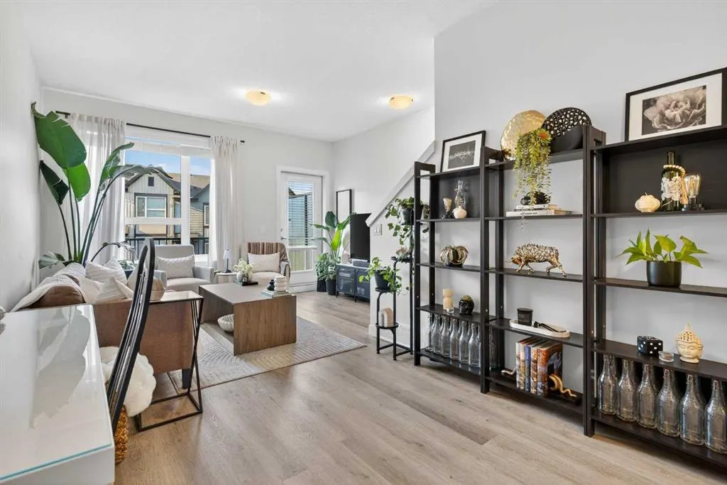16 Evanscrest Park NW, #104