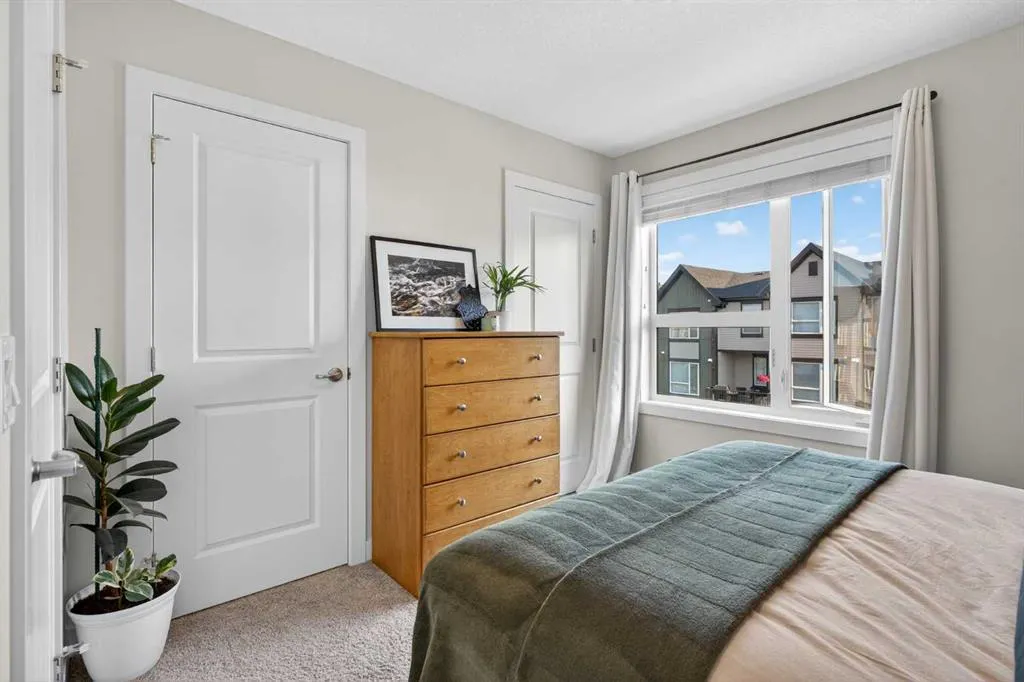 16 Evanscrest Park NW, #104