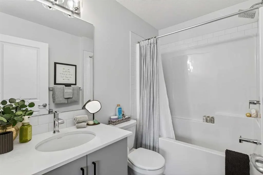 16 Evanscrest Park NW, #104