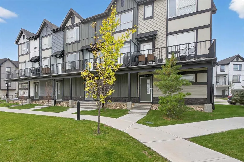 16 Evanscrest Park NW, #104