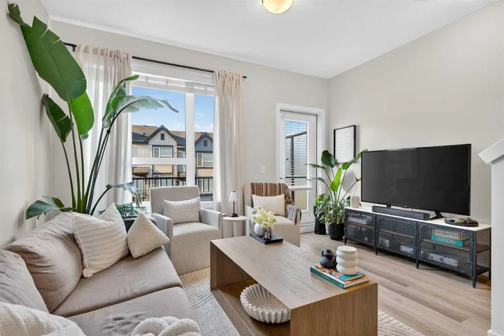 16 Evanscrest Park NW, #104