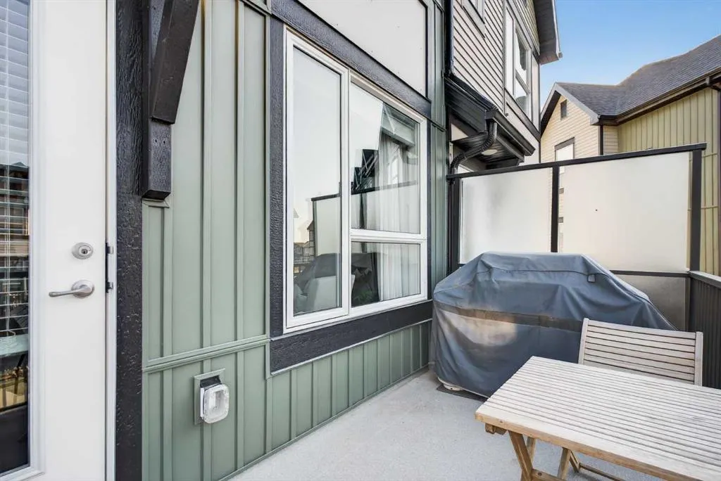 16 Evanscrest Park NW, #104
