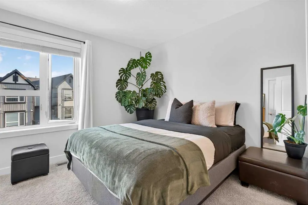 16 Evanscrest Park NW, #104