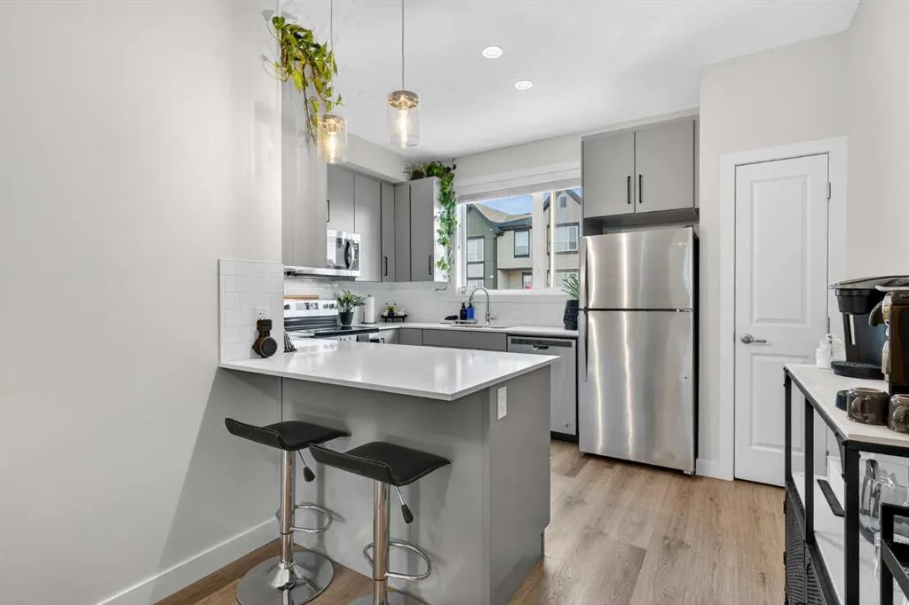 16 Evanscrest Park NW, #104