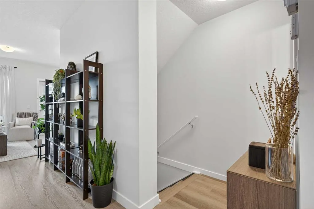 16 Evanscrest Park NW, #104