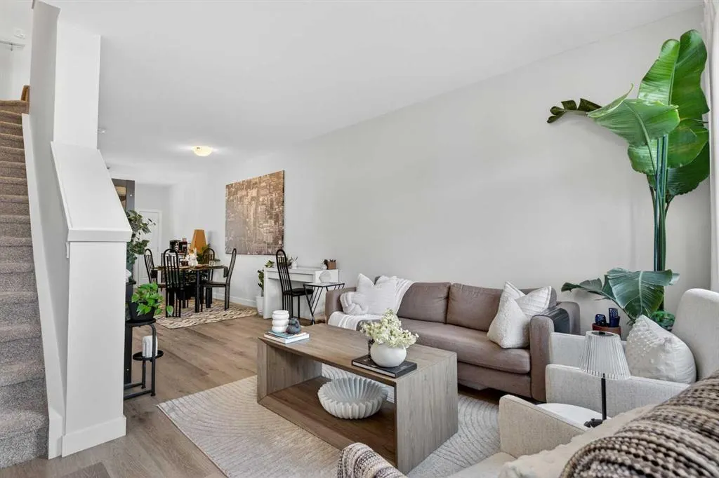 16 Evanscrest Park NW, #104