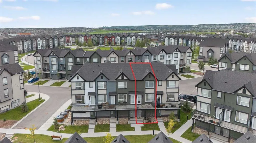 16 Evanscrest Park NW, #104