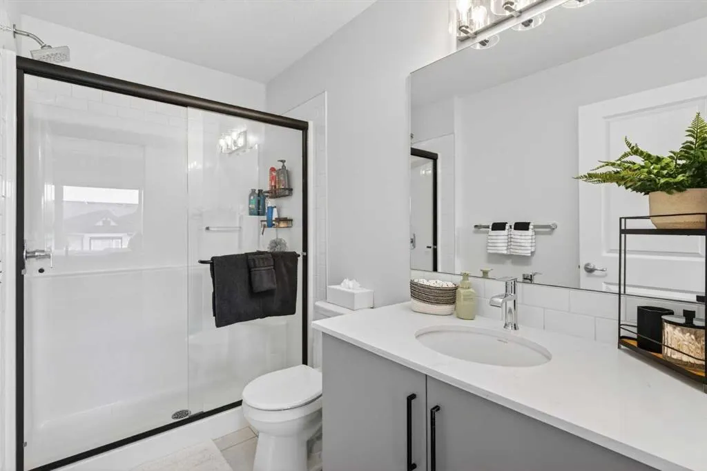 16 Evanscrest Park NW, #104