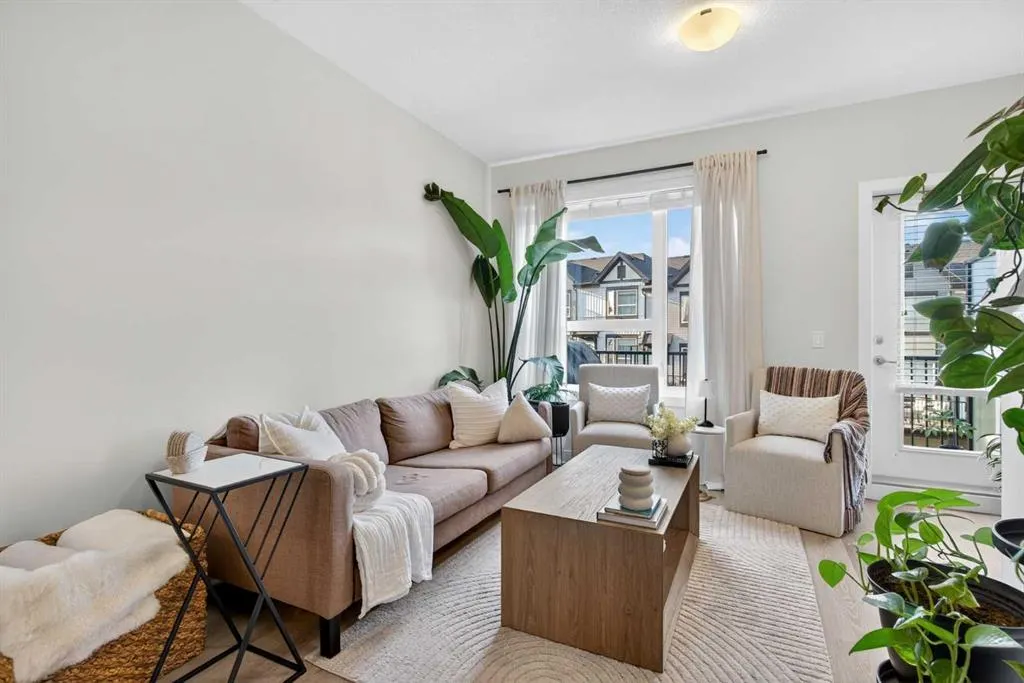 16 Evanscrest Park NW, #104