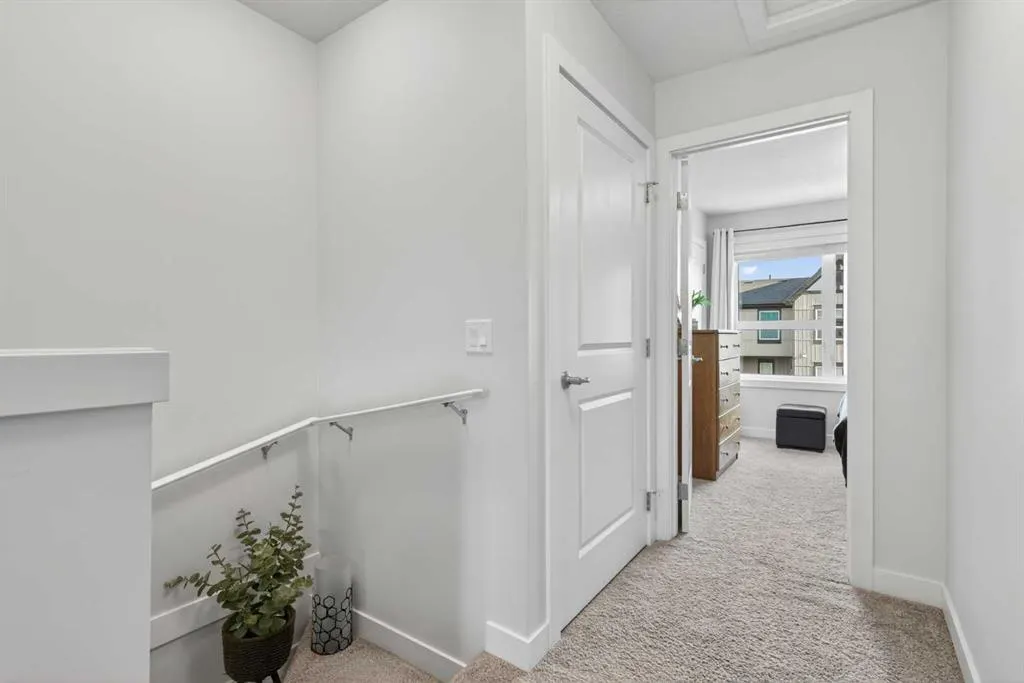 16 Evanscrest Park NW, #104