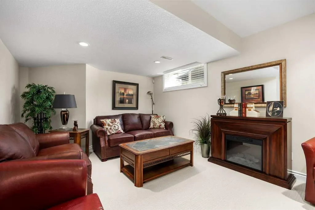 100 Cooper's Common SW, #137