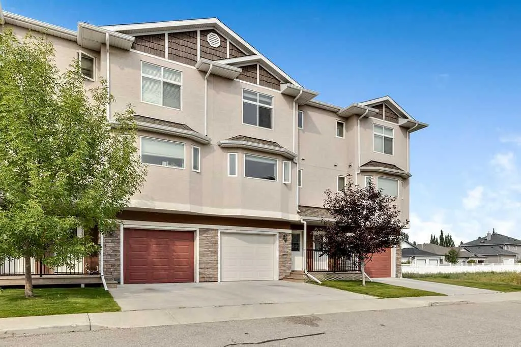 131 Strathcona Circle