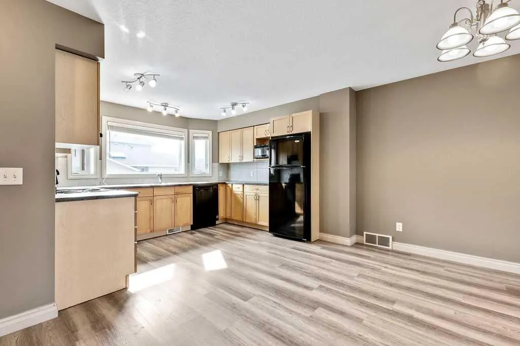 131 Strathcona Circle