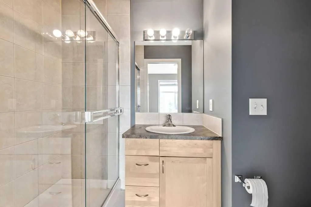 131 Strathcona Circle